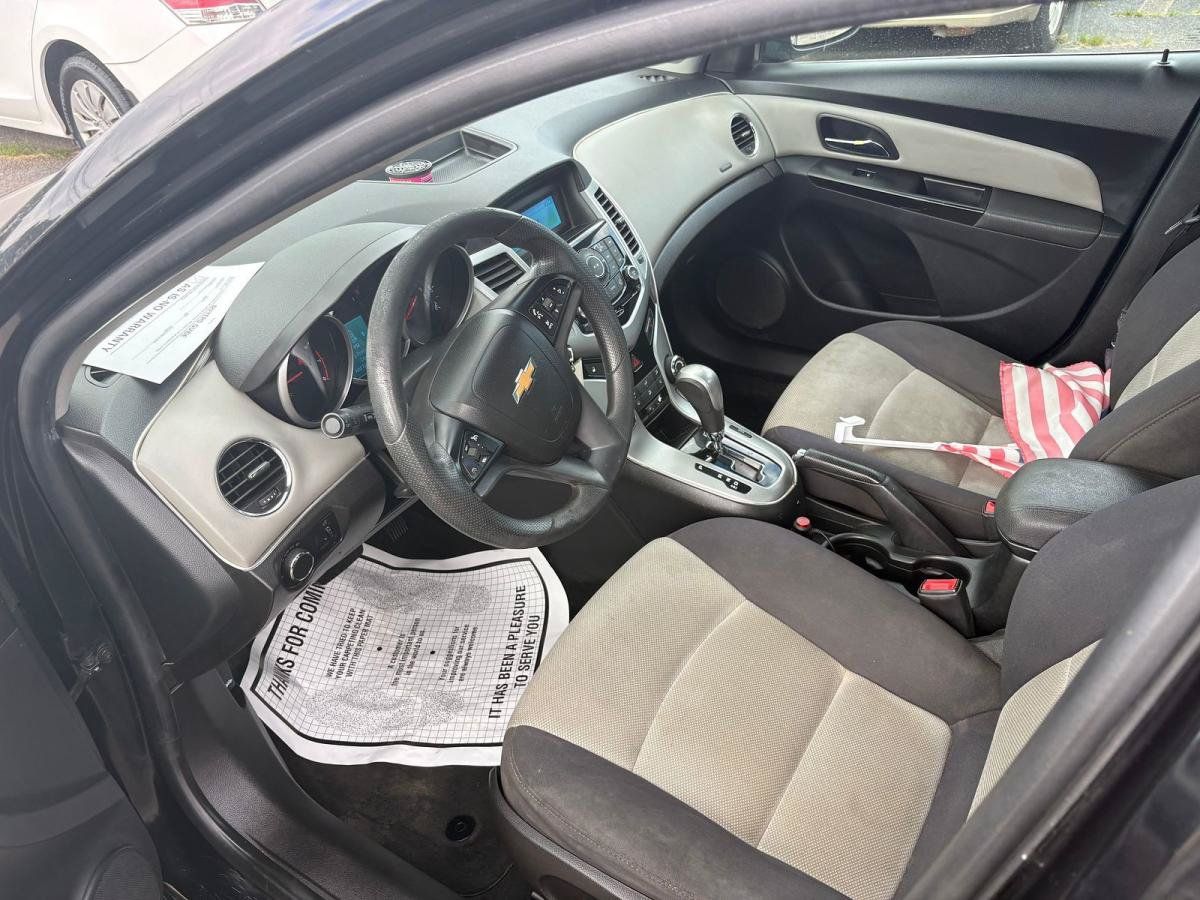 Used 2013 Chevrolet Cruze LS FWD image 10