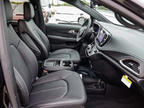 New 2027 Chrysler Pacifica Select FWD image 20