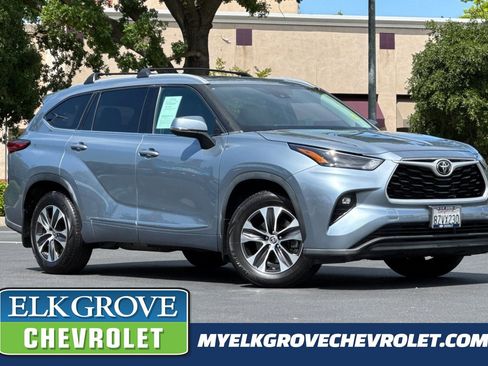 Used 2022 Toyota Highlander XLE FWD image 1