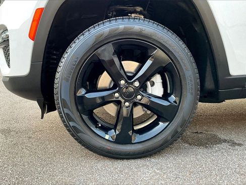 New 2025 Jeep Grand Cherokee Limited w/ Black Appearance Package image 12