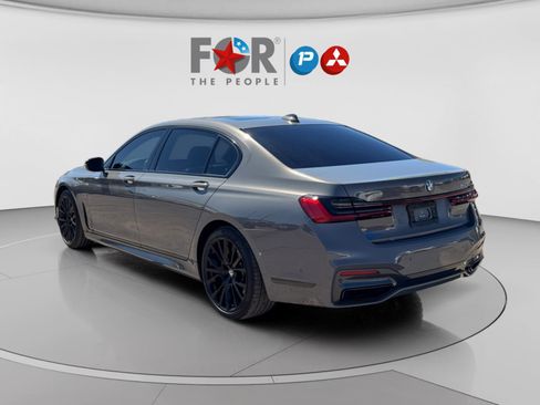 Used 2021 BMW 740i w/ M Sport Package image 3