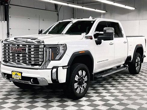 Used 2024 GMC Sierra 2500 Denali w/ Technology Package image 11