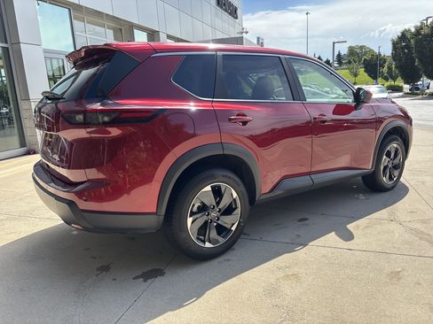 Used 2025 Nissan Rogue SV AWD/4WD image 6