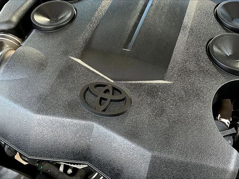 Used 2014 Toyota 4Runner SR5 image 32