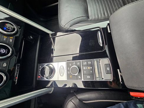 Used 2017 Land Rover Discovery HSE AWD/4WD image 17