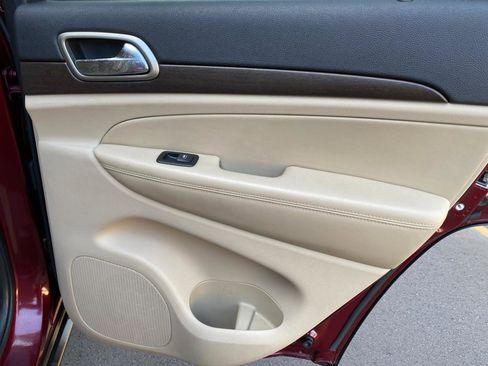 Used 2016 Jeep Grand Cherokee Laredo image 42