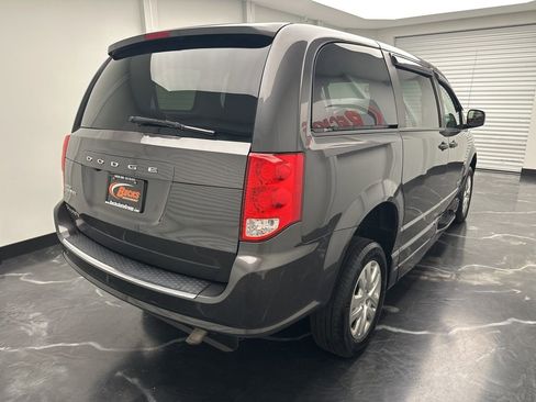 Used 2019 Dodge Grand Caravan SE w/ UConnect Hands-Free Group FWD image 4