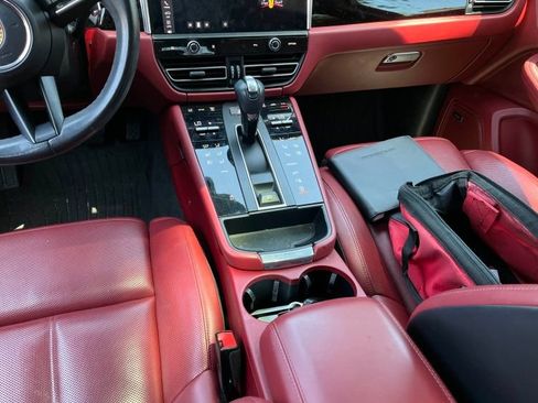Used 2023 Porsche Macan AWD/4WD image 9