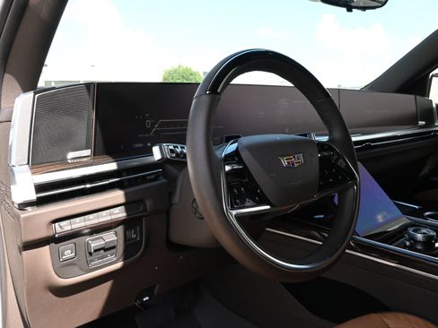 Certified 2025 Cadillac Escalade Premium Luxury w/ LPO, Floor Liner Package AWD/4WD image 17