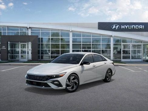 New 2025 Hyundai Elantra SEL FWD image 1
