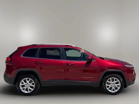 Used 2016 Jeep Cherokee Latitude AWD/4WD image 8