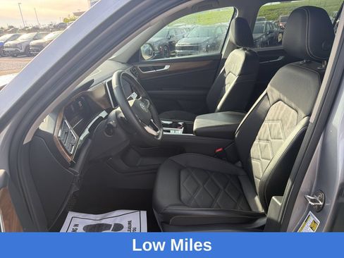 Used 2025 Volkswagen Atlas SE AWD/4WD image 13