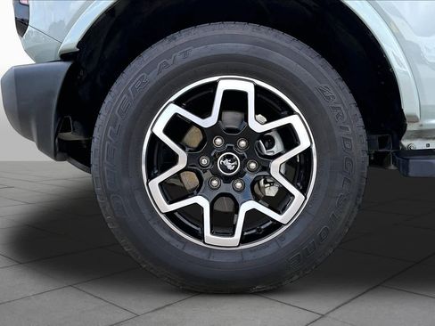 Used 2024 Ford Bronco Outer Banks image 11