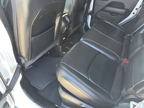 Used 2022 Jeep Wrangler Unlimited Sahara 4xe image 20