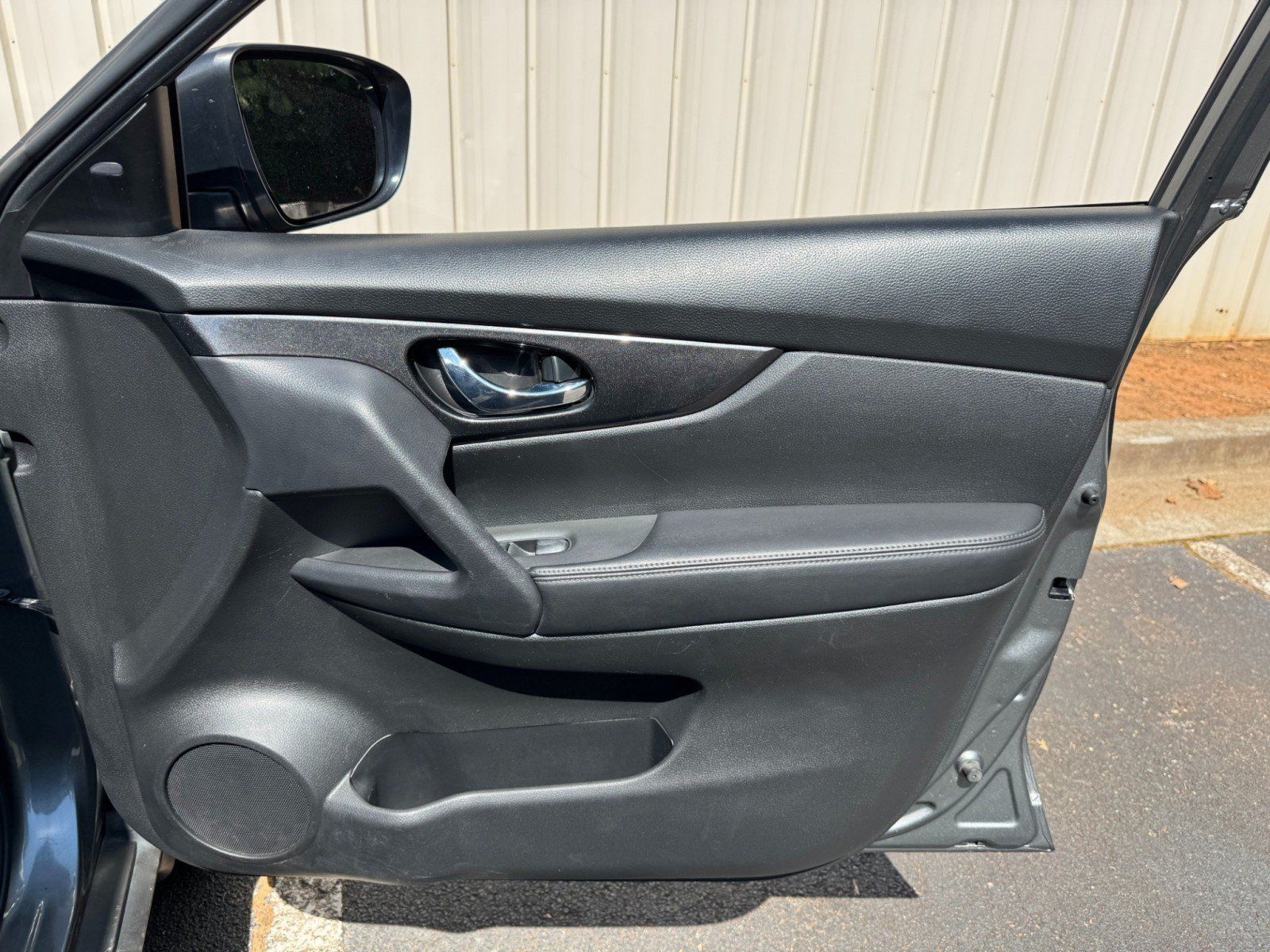 Used 2017 Nissan Rogue SV FWD image 36