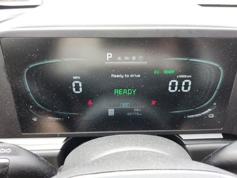 Used 2023 Kia Niro LX image 6