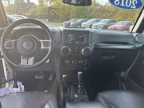 Used 2018 Jeep Wrangler Unlimited Sahara image 12