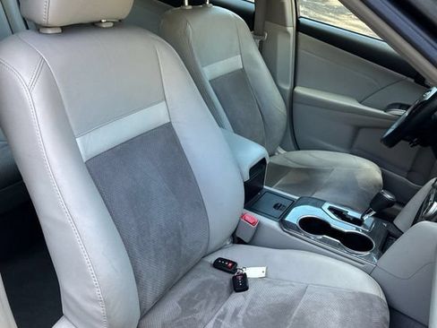 Used 2014 Toyota Camry XLE w/ Leather Package FWD image 22
