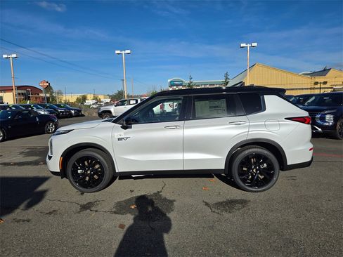 New 2025 Mitsubishi Outlander SEL Black Edition image 8