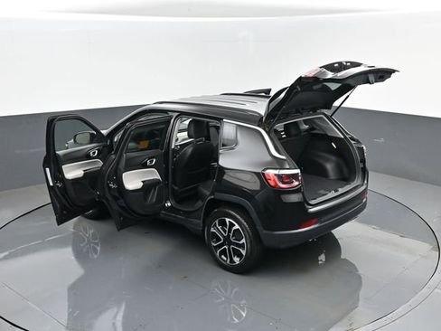 Used 2022 Jeep Compass Limited AWD/4WD image 27