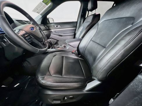 Used 2018 Ford Explorer XLT w/ Equipment Group 202A AWD/4WD image 15