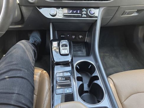 Used 2021 Hyundai Sonata Limited w/ Preferred Accessory Package FWD image 8