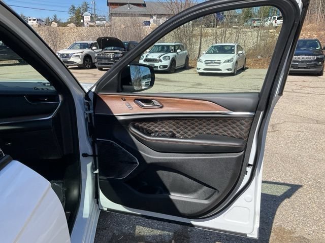 Used 2024 Jeep Grand Cherokee Summit w/ Adv Protech Group IV AWD/4WD image 45