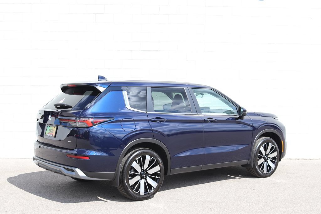 New 2026 Mitsubishi Outlander SE AWD/4WD image 2