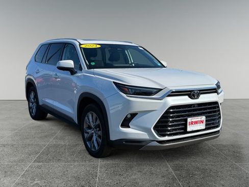 Used 2024 Toyota Grand Highlander AWD image 6