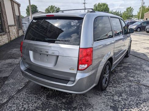 Used 2017 Dodge Grand Caravan SXT FWD image 3