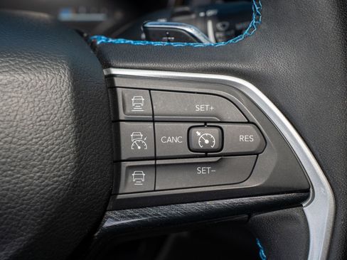 Used 2023 Jeep Grand Cherokee Trailhawk w/ Luxury Tech Group III image 32