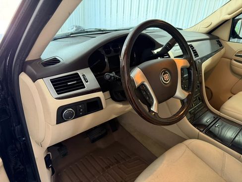 Used 2007 Cadillac Escalade AWD w/ Information Package image 29