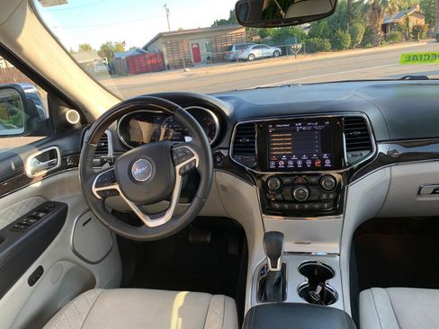 Used 2020 Jeep Grand Cherokee Summit AWD/4WD image 18