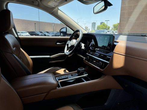 Used 2022 Nissan Pathfinder Platinum w/ Cargo Package image 46