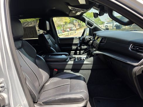 Used 2024 Jeep Wagoneer L Series II image 49