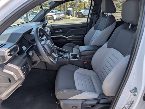 Used 2024 Toyota Tacoma 4x4 Double Cab image 2