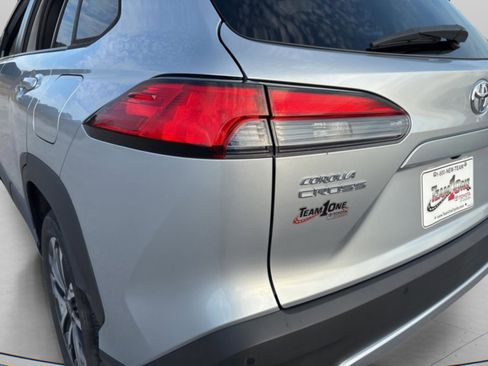 Used 2022 Toyota Corolla Cross XLE image 8