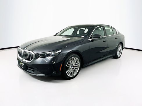Used 2024 BMW 530i image 3