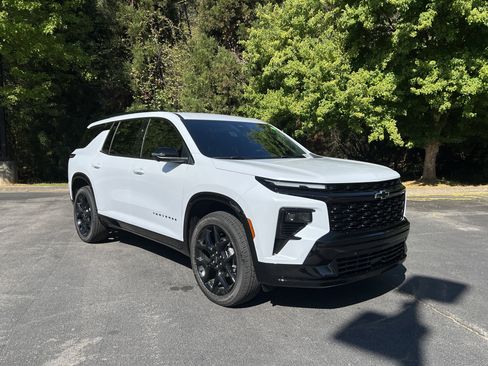 New 2026 Chevrolet Traverse RS FWD image 2