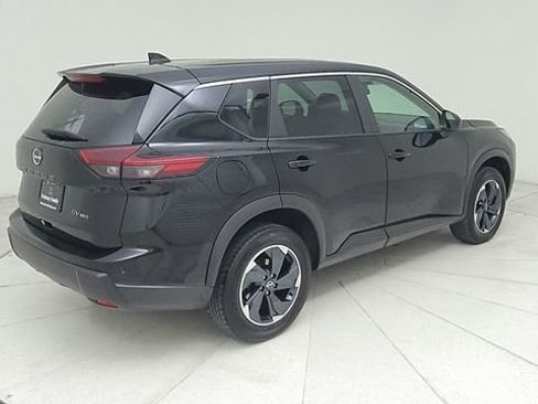 Used 2024 Nissan Rogue SV image 5