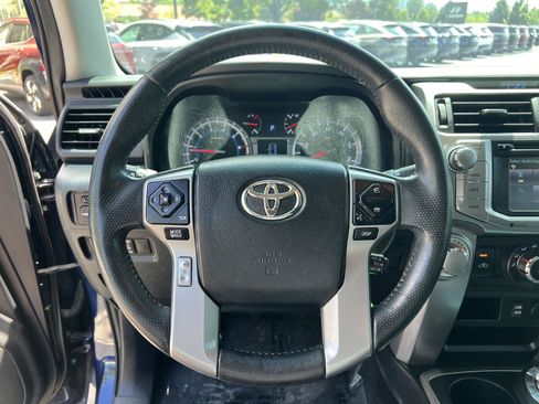 Used 2018 Toyota 4Runner SR5 AWD/4WD image 34