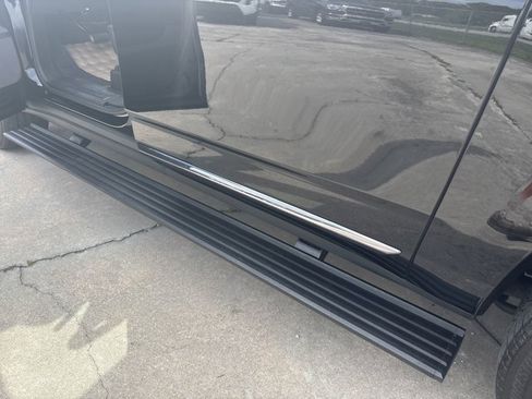 Used 2024 GMC Yukon XL Denali Ultimate image 10