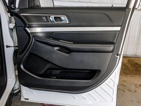 Used 2017 Ford Explorer XLT w/ Equipment Group 202A FWD image 45