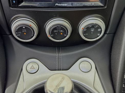 Used 2020 Nissan 370Z Coupe RWD image 17
