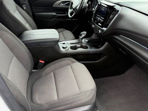 Used 2023 Chevrolet Traverse LT image 11