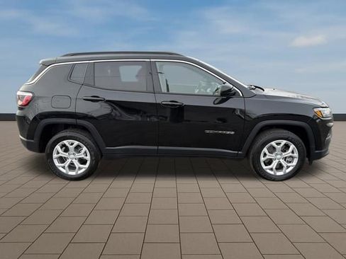Used 2024 Jeep Compass Latitude image 8