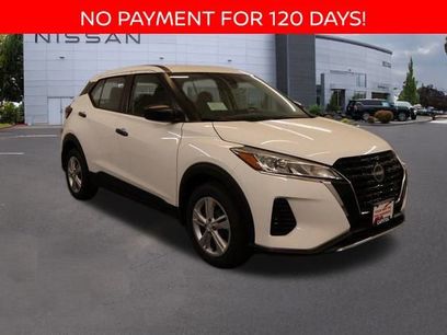 New 2025 Nissan Kicks Play S