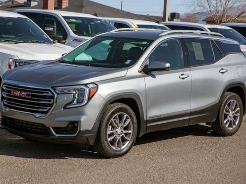 Used 2024 GMC Terrain SLT image 9