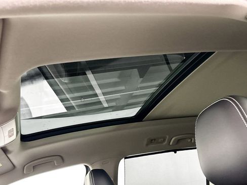 Certified 2023 Volkswagen Atlas SE w/ Panoramic Sunroof Package AWD/4WD image 18