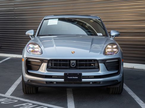 Certified 2026 Porsche Macan AWD/4WD image 10